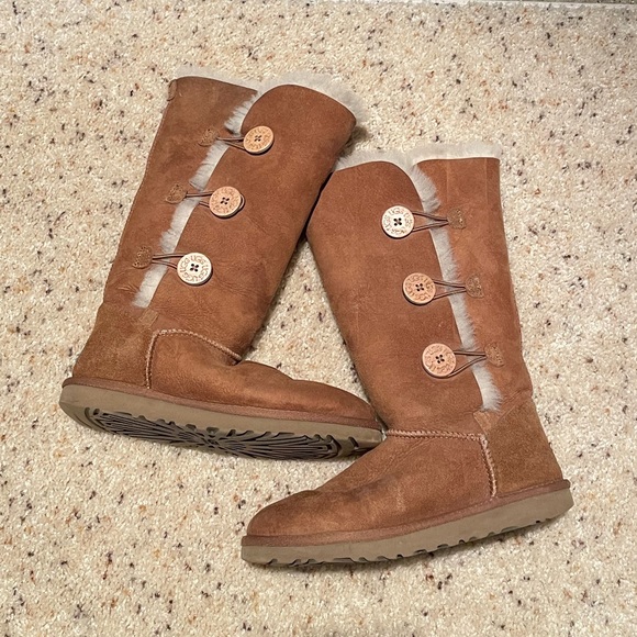 UGG Bailey Button Triplet - Picture 1 of 10